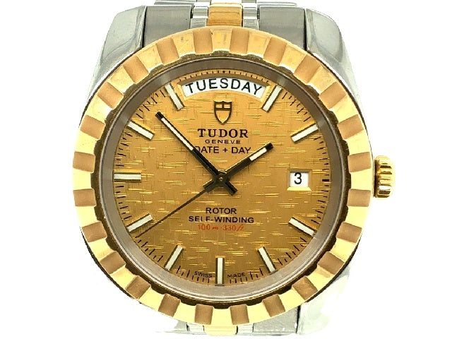 Tudor Glamour Date+Day