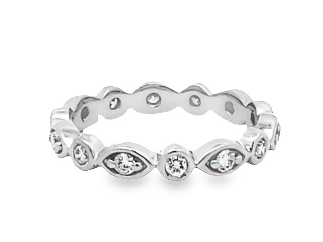 18KT Fancy Diamond Band