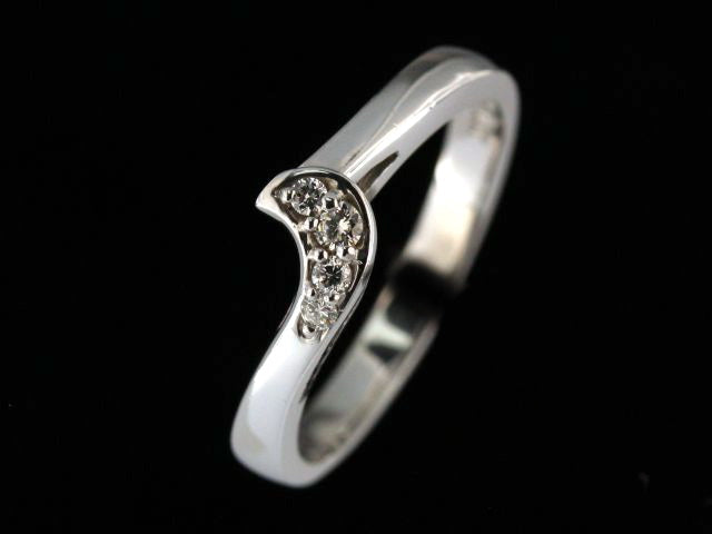 14kw .08ctw Interlocking Wedding Band