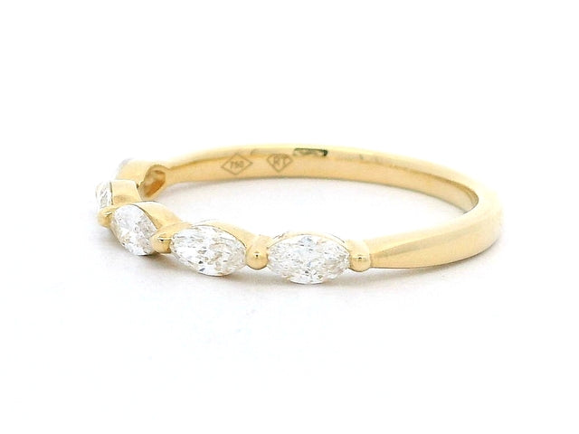 18KT Fancy Diamond Band