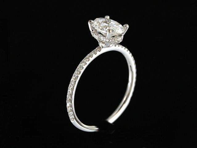 18KT 0.93 ct Oval Engagement Ring