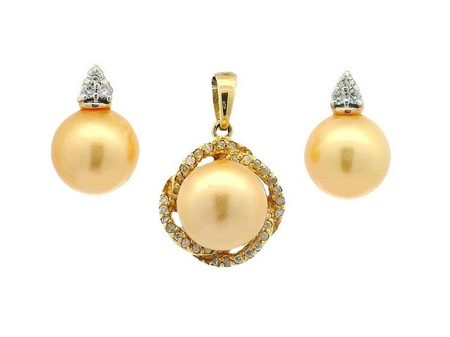 Pearl Stud Earring and Pendant Set