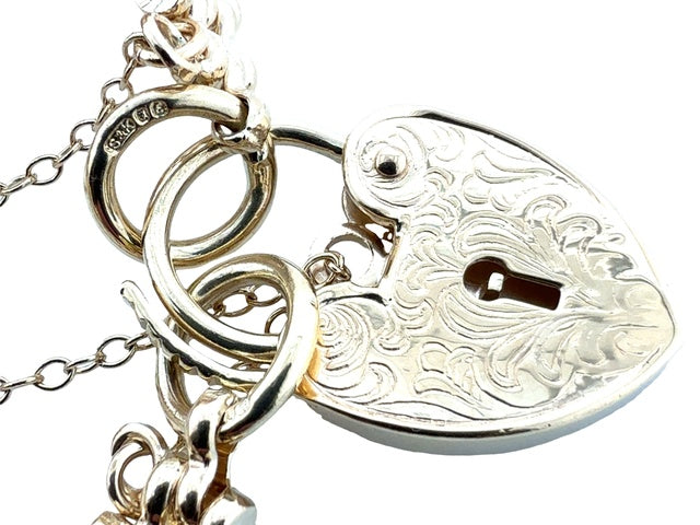 9 Karat Yellow Gold Bracelet with heart locket