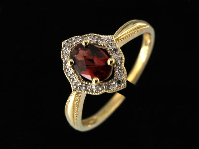 Garnet & Diamond Ring