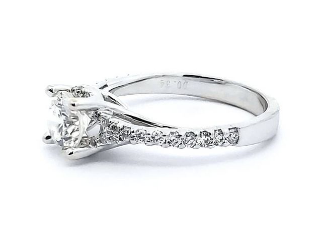 1.36 ctw Diamond Engagement Ring