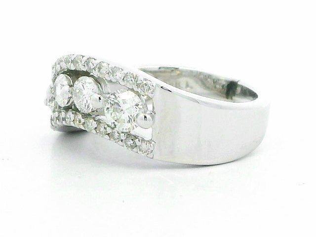 1.05 ctw Fancy Diamond Band
